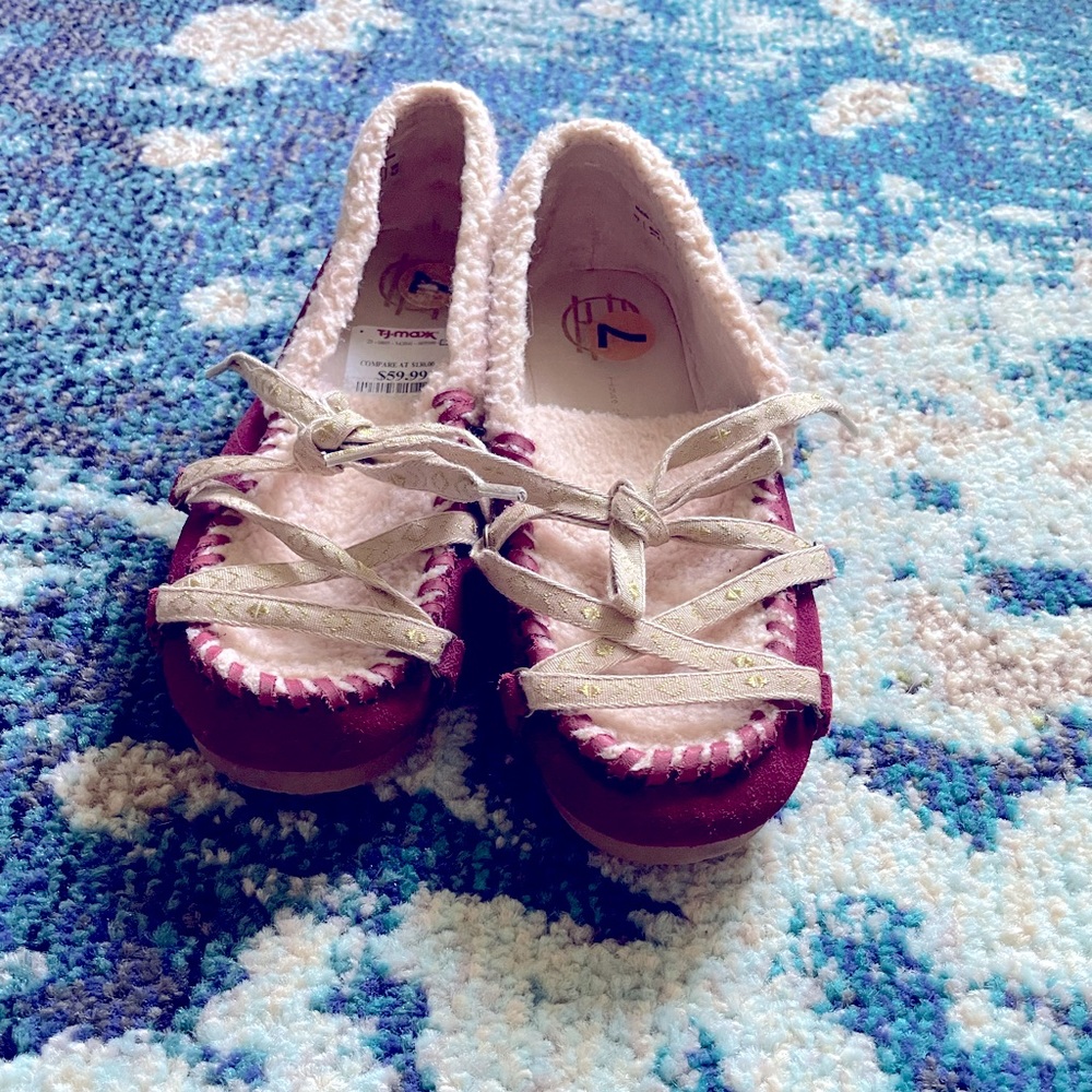 Rare HOH fuzzy slip on shoes